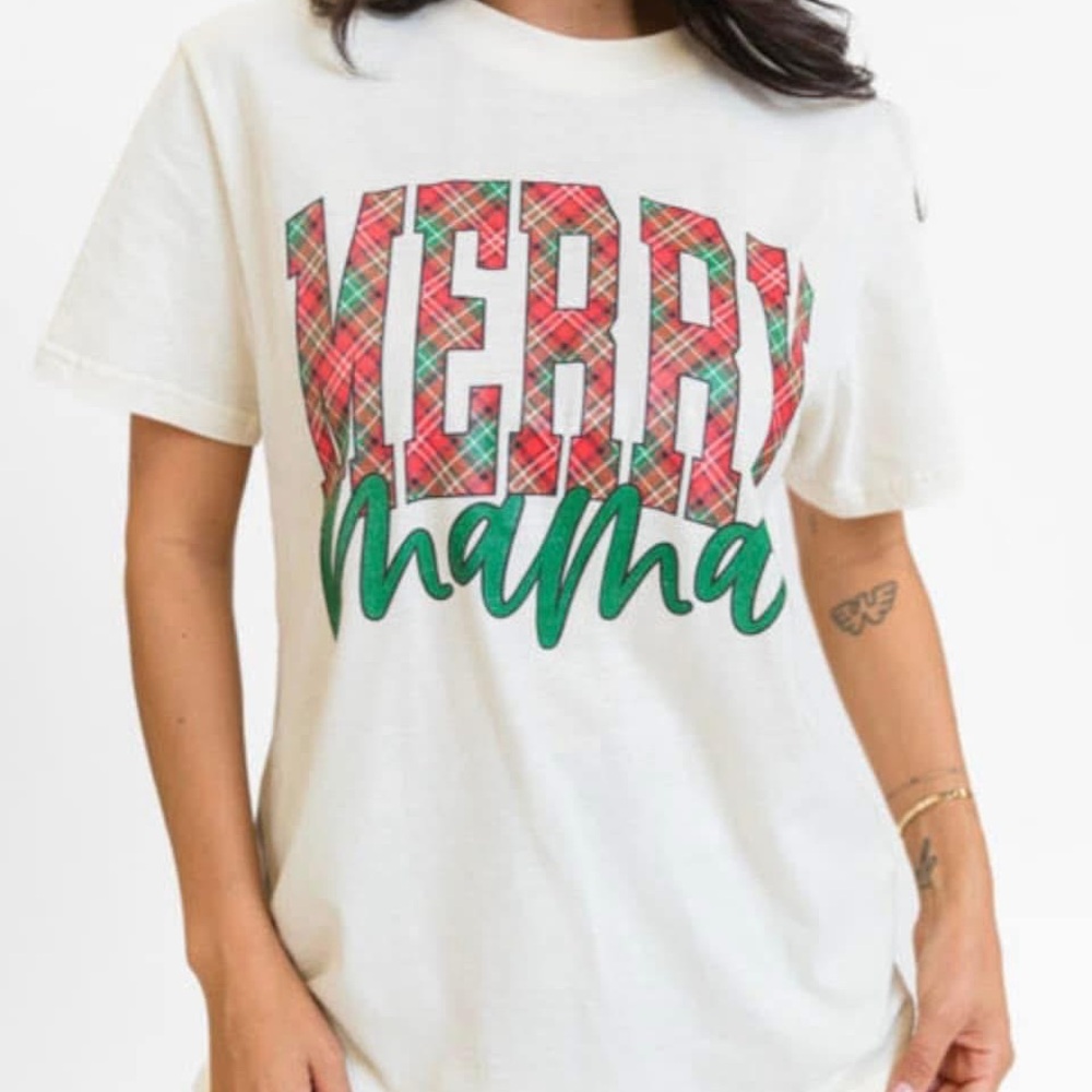 Festive 'Merry Mama' Holiday T-Shirt